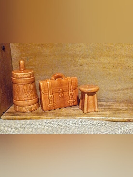 The Unbranded Brand Other - Set Of 3 Novelty Ceramic Brown Glazed Salt And Pepper Shakers